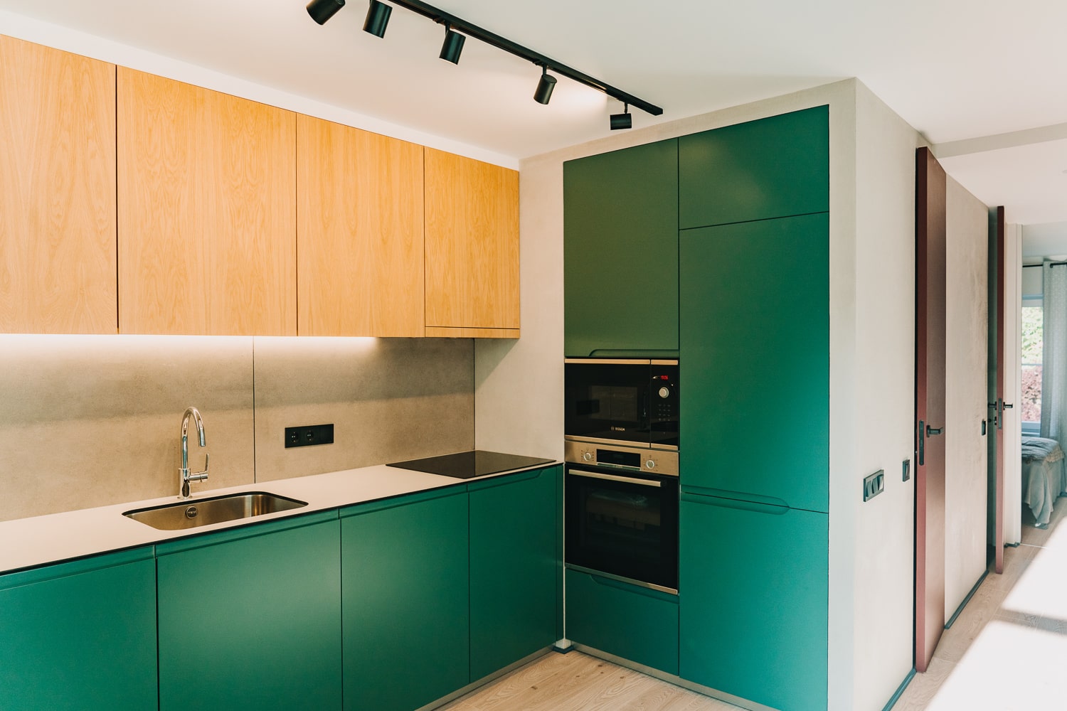 Instalação e pintura de portas em Portugal