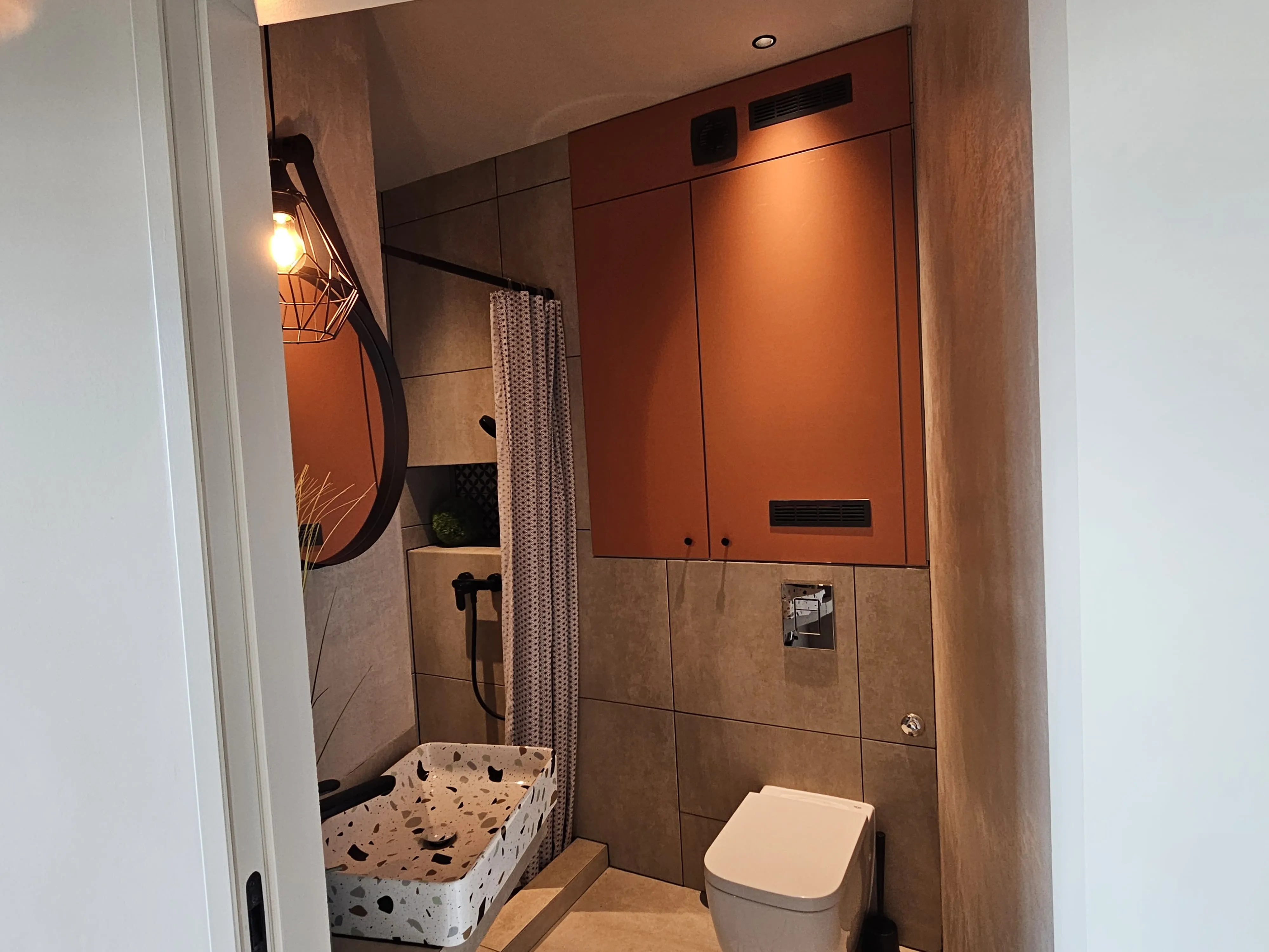 Neutralização de bolor no apartamento - Isolamento de paredes e tetos